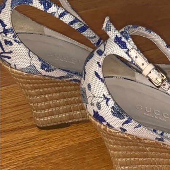 GUCCI WEDGE SANDALS. Size 7 - Picture 8 of 8